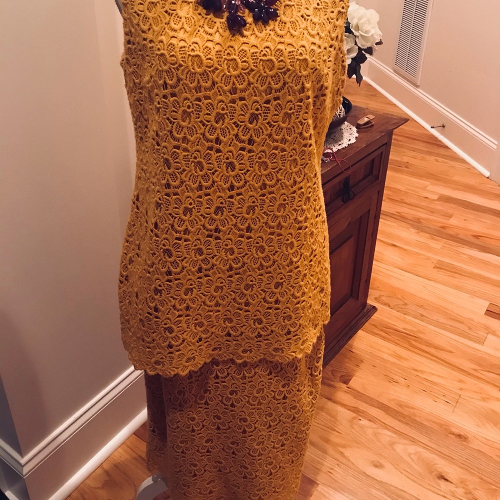 VINTAGE Anne Klein Gold Crocheted Top/Skirt 10